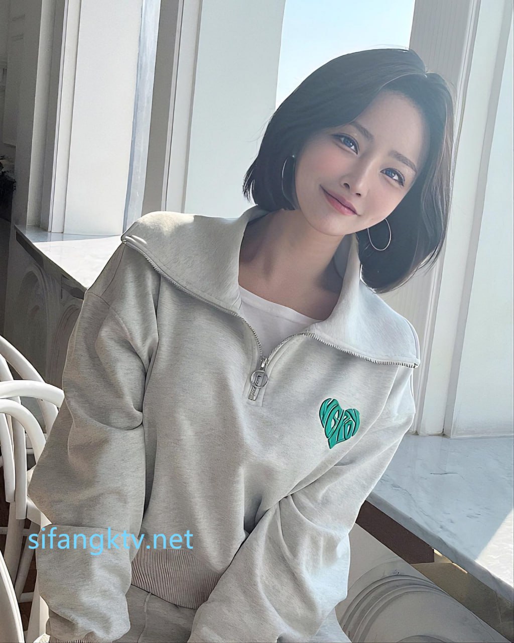 老牛吃嫩草隔壁风骚少妇的肥臀诱惑之猫女郎的侍奉（完整版看简界）